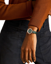 Load image into Gallery viewer, Carlie Female Watch ES5370