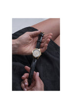 Load image into Gallery viewer, Female Watch GW0299L2
