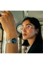 Load image into Gallery viewer, Petite Quadro Damen Uhr Silber Dw00100664