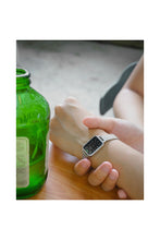 Load image into Gallery viewer, Petite Quadro Damen Uhr Silber Dw00100667