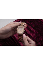 Load image into Gallery viewer, Female Watch GW0104L3