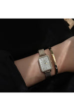 Load image into Gallery viewer, Petite Quadro Damen Uhr Gold Dw00100668
