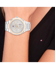 Load image into Gallery viewer, Carrie Female Watch 1782574
