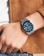 Load image into Gallery viewer, Blue Male Watch FS6050