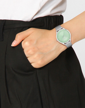 Load image into Gallery viewer, Female Watch 1502636